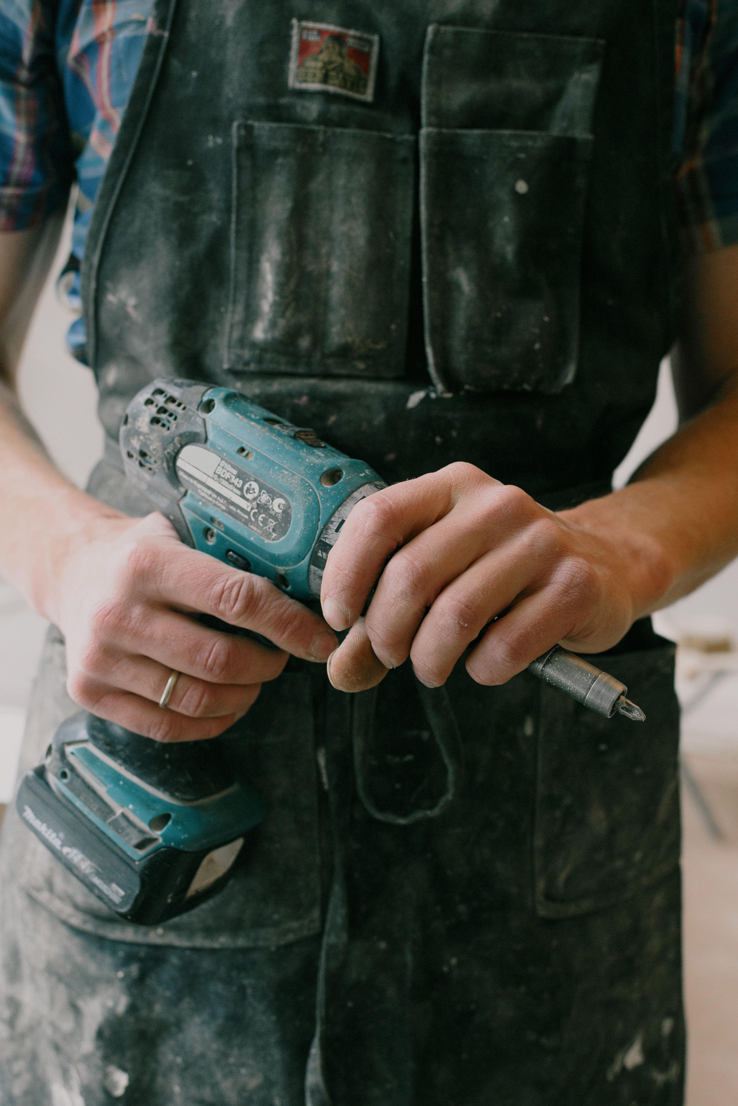 Contractor planning job costs with flexible business funding options